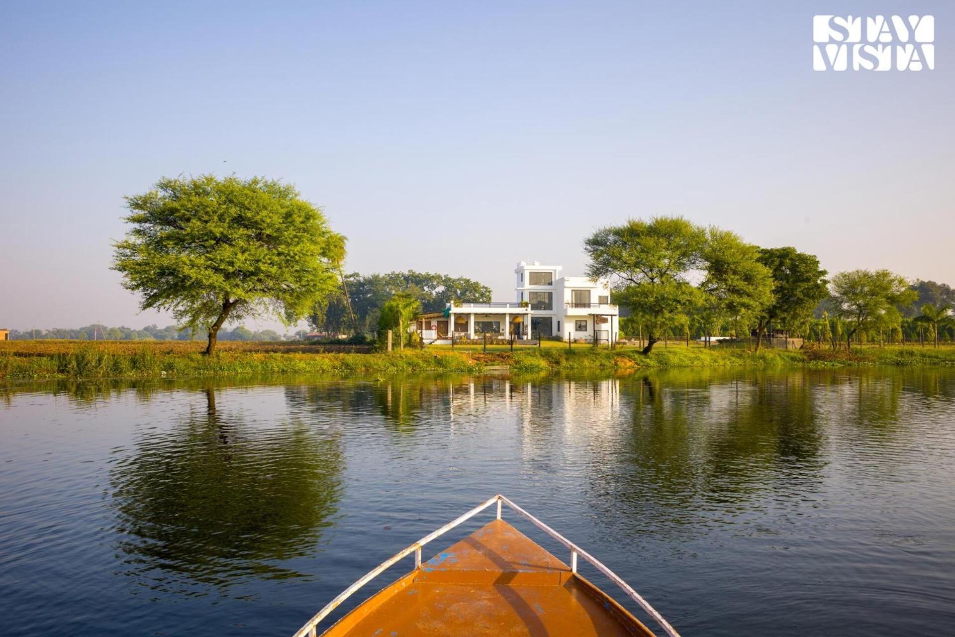 Stayvista At Lotus By The Lake With Pool, Bbq & Lawn Indaur Kültér fotó